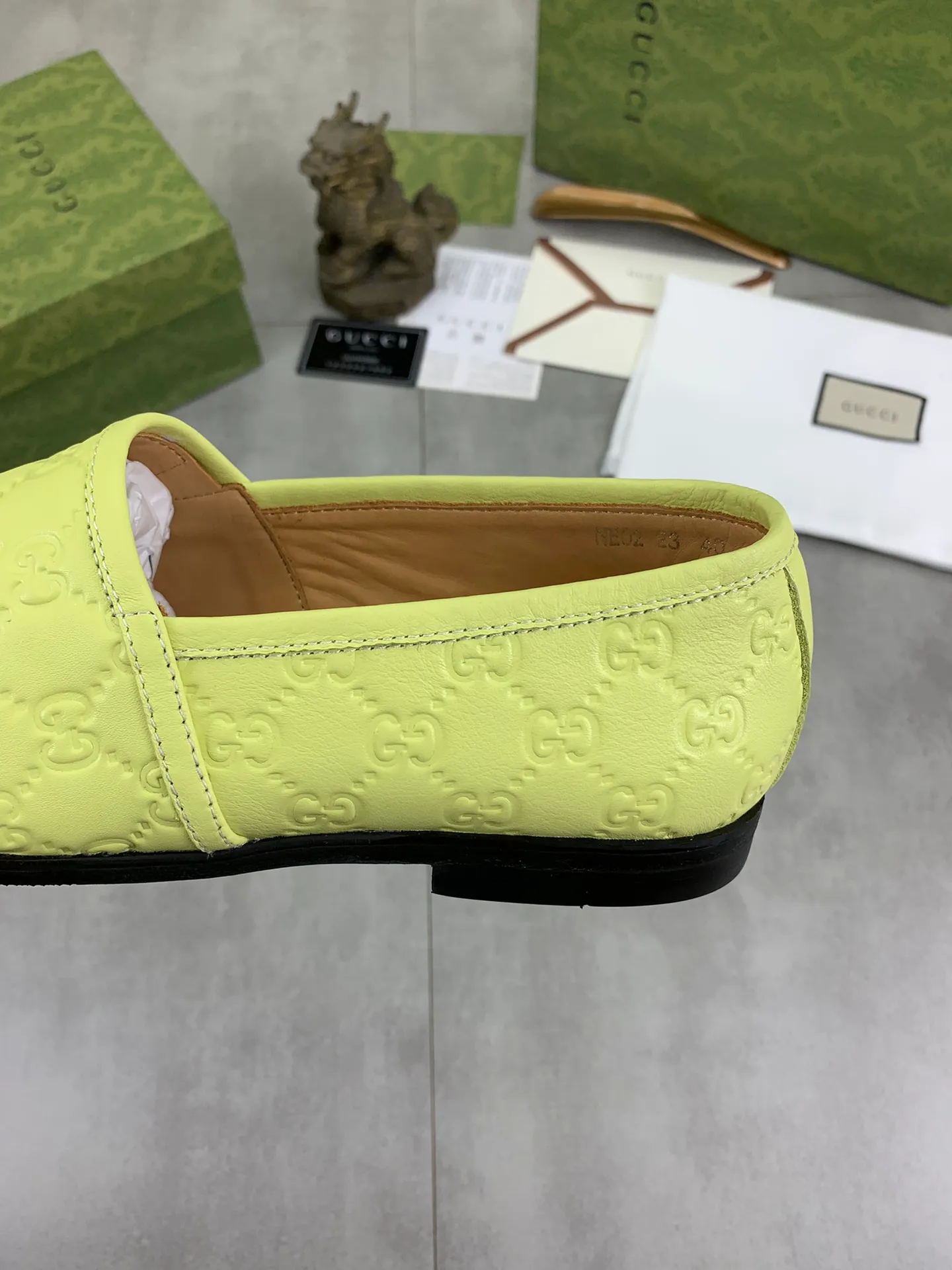 Men's Men's Shoes 💰P500💰【New Style】Water-dyed Niuli Gucci's most popular selection of lazy slip-on leather shoes (Gucci) official website latest Gucci lazy leather shoes, hot style 💥 simple and elegant style, exclusive for trendy men. Unique official website latest brand original double G embossing Elements 👑 Original Gucci decoration, fashionable and elegant, fabric original calfskin ✅ fully imported first-layer cowhide lining, official website designated wear-resistant, rubber business outsole, classic model taken at the counter in real life 🎬38-44 Various colors available